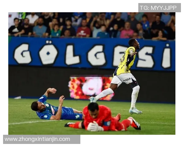 中超精彩对决里昂逆转那不勒斯帽子戏法引发争议判罚全场沸腾