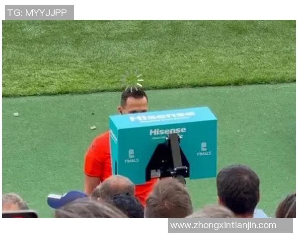 中超精彩对决AC米兰绝杀巴萨引发争议判罚全场沸腾 中超精彩对决AC米兰绝杀巴萨引发争议判罚全场沸腾